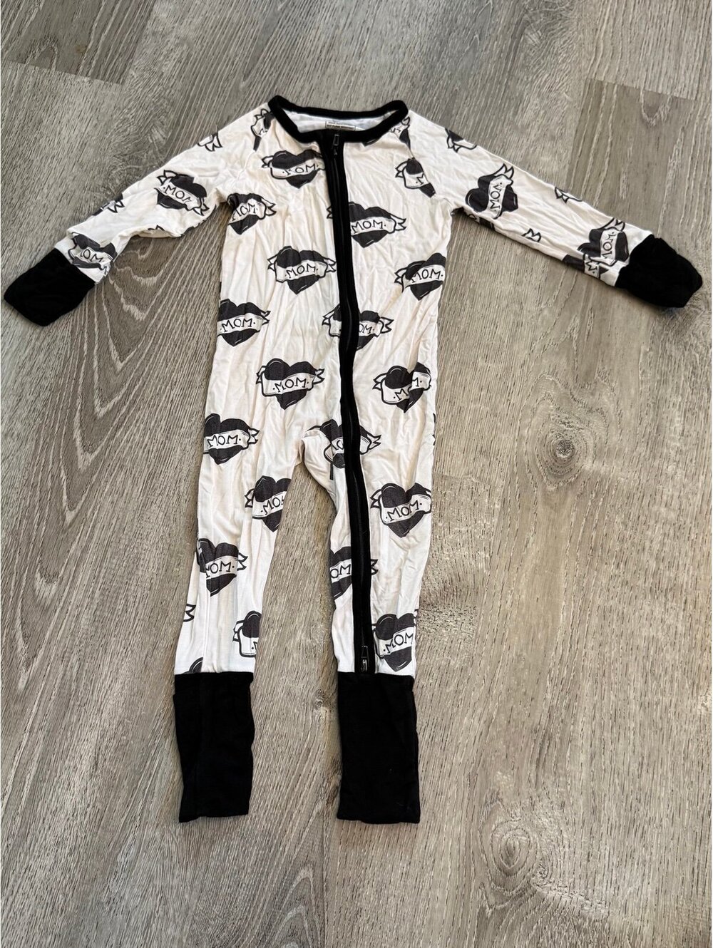 Lucky Panda Kids, Mom Black & White Zipper Sleeper, 6-12 months